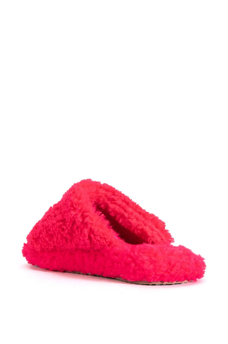 AKIRA CHICA FLUFFY SLIPPER IN FUCHSIA