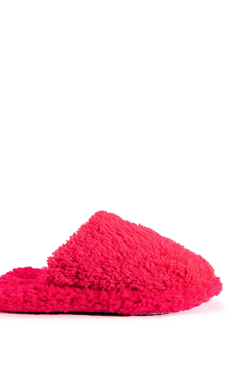 AKIRA CHICA FLUFFY SLIPPER IN FUCHSIA